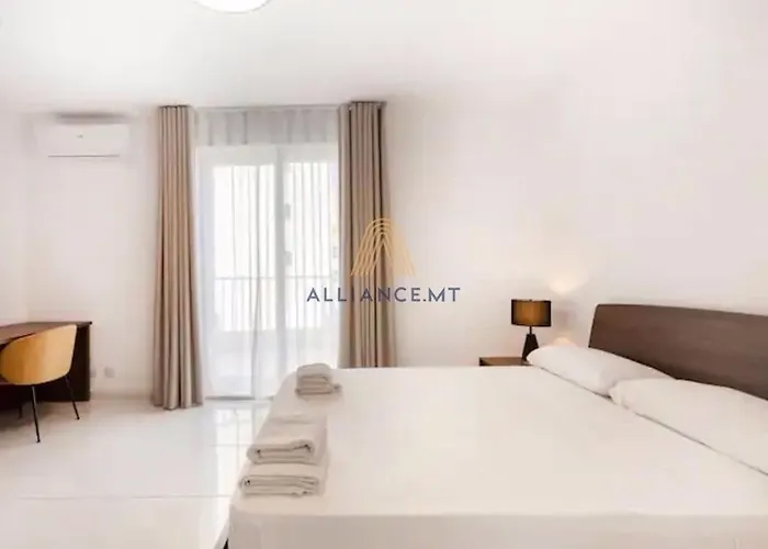 Modern Near Valletta Apartman